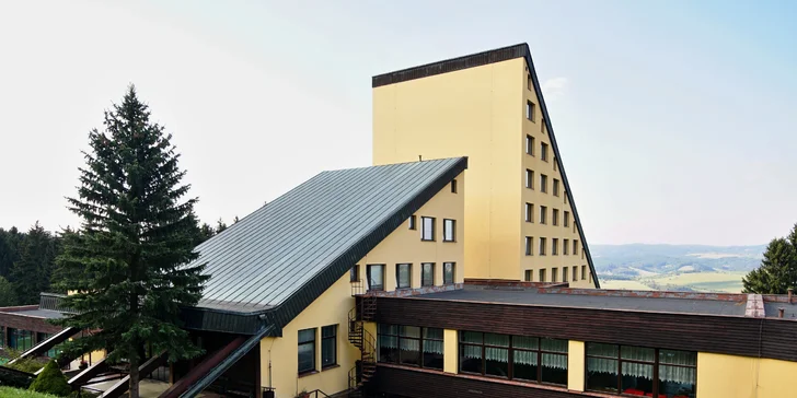 Pobyt v Bielych Karpatoch: hotel s bazénom, vírivkou a polpenziou