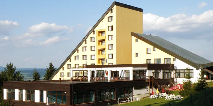Pobyt v Bielych Karpatoch: hotel s bazénom, vírivkou a polpenziou