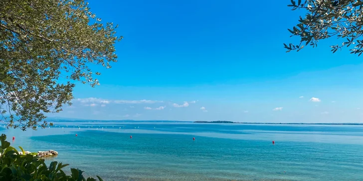 Lago di Garda: 4* hotel s bazénom a panoramatickou terasou hneď pri jazere, strava v cene