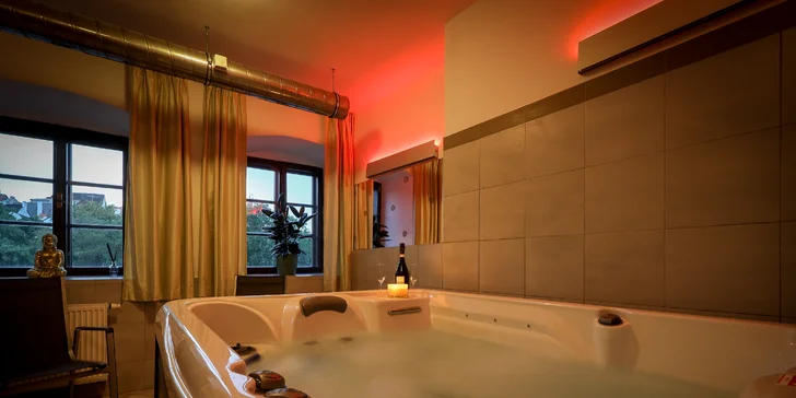 Hotel v srdci Českého Krumlova s výhľadom na Vltavu aj zámok: balíčky s jedlom, wellness aj plavbou na plti