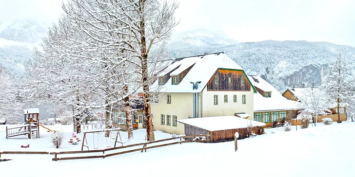 Zima v rakúskych Alpách: regionálna polpenzia, vonkajšia sauna a 1-dňový skipas