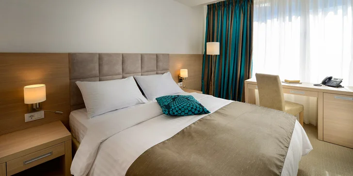 Chorvátska Opatija: 3* hotel priamo na promenáde, polpenzia, infinity bazén