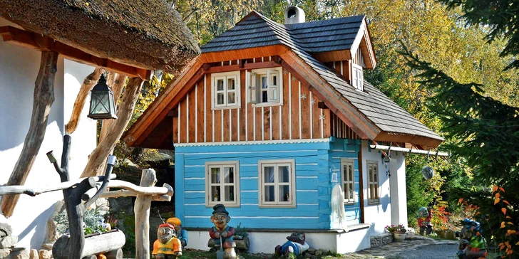 Rodinný pobyt v Rozprávkovej dedinke s polpenziou a vstupom do bazéna