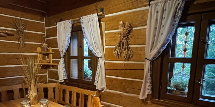 Rodinný pobyt v Rozprávkovej dedinke s polpenziou a vstupom do bazéna
