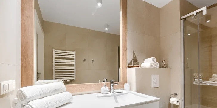 Moderné apartmány priamo pri Baltskom mori pre pár aj rodinu: raňajky, polpenzia aj wellness