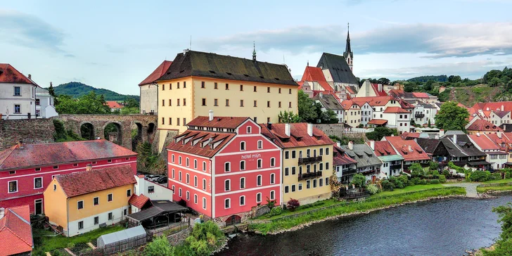 Hotel v srdci Českého Krumlova s výhľadom na Vltavu aj zámok: balíčky s jedlom, wellness aj plavbou na plti