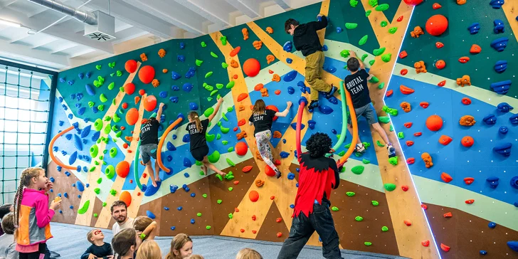 Adrenalín a zábava v lezeckom centre PRALEZ: Bouldrová stena, KIDZONE aj kurzy