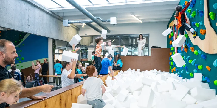 Adrenalín a zábava v lezeckom centre PRALEZ: Bouldrová stena, KIDZONE aj kurzy