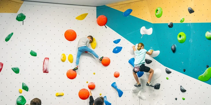 Adrenalín a zábava v lezeckom centre PRALEZ: Bouldrová stena, KIDZONE aj kurzy