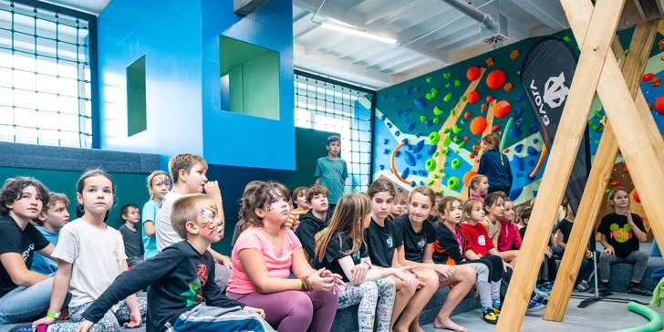 Adrenalín a zábava v lezeckom centre PRALEZ: Bouldrová stena, KIDZONE aj kurzy