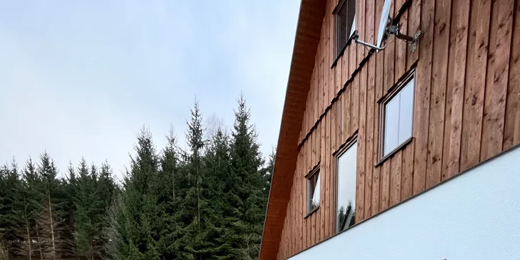 Útulná chalupa na Broumovsku: až 15 osôb, ohnisko, sauna aj kúpací sud