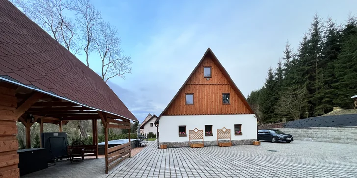 Útulná chalupa na Broumovsku: až 15 osôb, ohnisko, sauna aj kúpací sud
