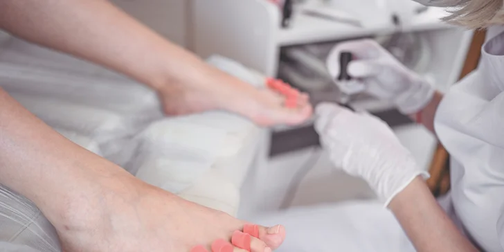 Pedikúra: SPA, s lakovaním či gél lakom, v ponuke aj darčeková poukážka v hodnote 50 €