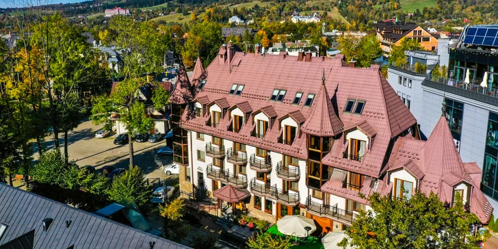 Ubytujte sa na najznámejšej ulici Krupówki v Zakopanom: elegantné izby aj neobmedzený vstup do wellness