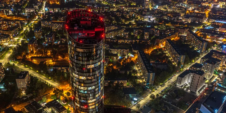Luxusné apartmány v Sky Tower: najvyššia budova Vroclavu a nedávno aj Poľska, možnosť jacuzzi
