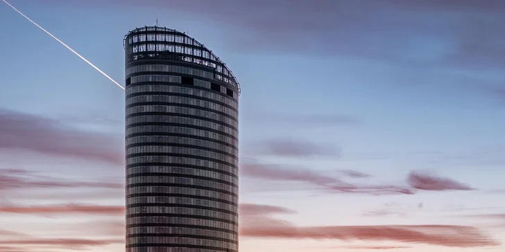 Luxusné apartmány v Sky Tower: najvyššia budova Vroclavu a nedávno aj Poľska, možnosť jacuzzi