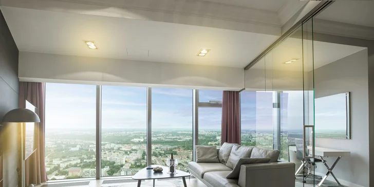 Luxusné apartmány v Sky Tower: najvyššia budova Vroclavu a nedávno aj Poľska, možnosť jacuzzi