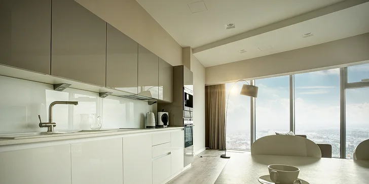 Luxusné apartmány v Sky Tower: najvyššia budova Vroclavu a nedávno aj Poľska, možnosť jacuzzi