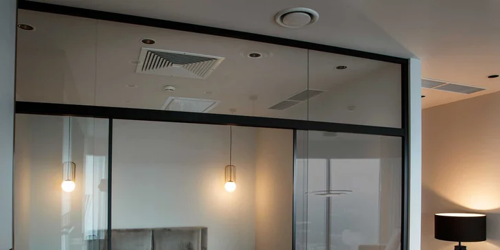 Luxusné apartmány v Sky Tower: najvyššia budova Vroclavu a nedávno aj Poľska, možnosť jacuzzi