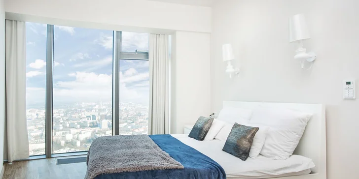 Luxusné apartmány v Sky Tower: najvyššia budova Vroclavu a nedávno aj Poľska, možnosť jacuzzi