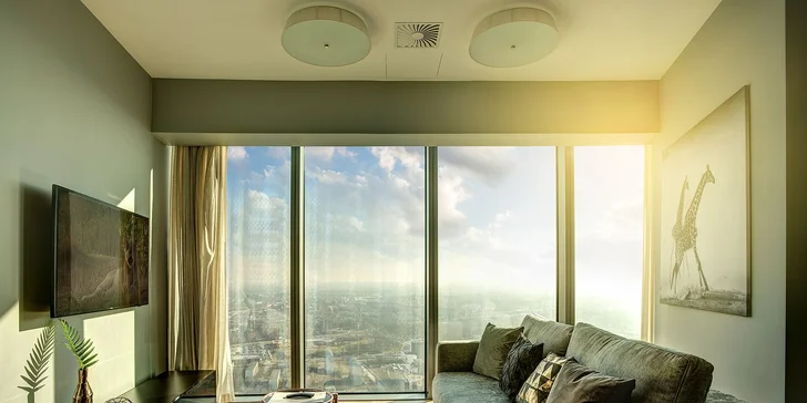 Luxusné apartmány v Sky Tower: najvyššia budova Vroclavu a nedávno aj Poľska, možnosť jacuzzi
