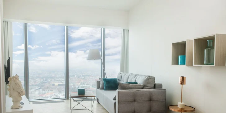 Luxusné apartmány v Sky Tower: najvyššia budova Vroclavu a nedávno aj Poľska, možnosť jacuzzi