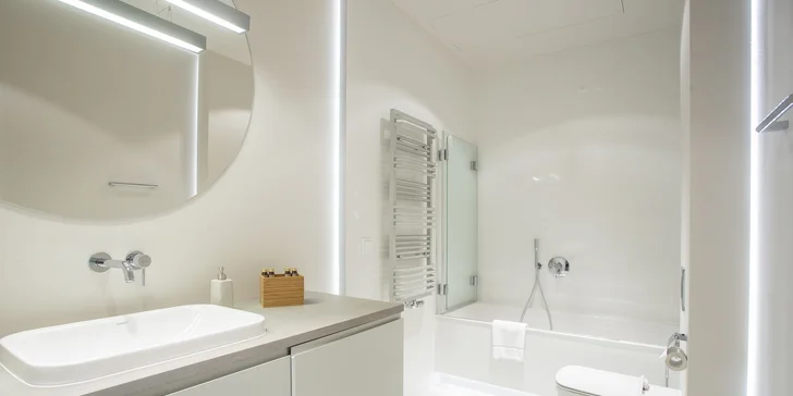 Luxusné apartmány v Sky Tower: najvyššia budova Vroclavu a nedávno aj Poľska, možnosť jacuzzi