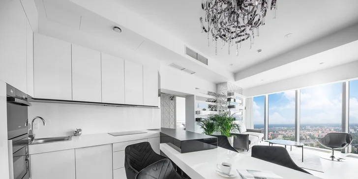 Luxusné apartmány v Sky Tower: najvyššia budova Vroclavu a nedávno aj Poľska, možnosť jacuzzi