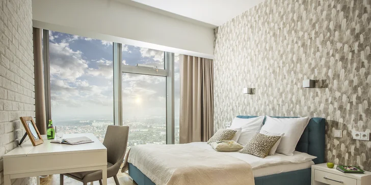 Luxusné apartmány v Sky Tower: najvyššia budova Vroclavu a nedávno aj Poľska, možnosť jacuzzi