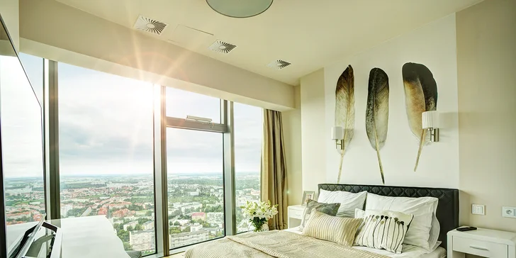 Luxusné apartmány v Sky Tower: najvyššia budova Vroclavu a nedávno aj Poľska, možnosť jacuzzi