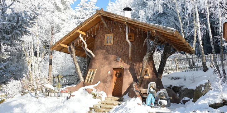 Rodinný pobyt v Rozprávkovej dedinke s polpenziou a vstupom do bazéna