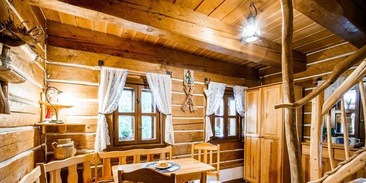 Rodinný pobyt v Rozprávkovej dedinke s polpenziou a vstupom do bazéna