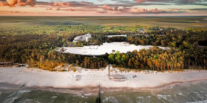 Dovolenka pri Balte: 5* hotel so súkromnou plážou, polpenzia aj neobmedzený vstup do termálneho wellness