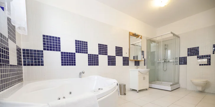 Dovolenka v srdci Třebíča s pamiatkami UNESCO: raňajky alebo polpenzia a bazén neobmedzene