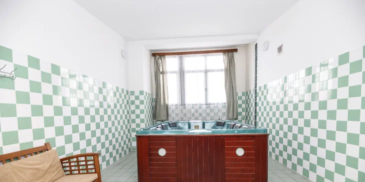 Dovolenka v srdci Třebíča s pamiatkami UNESCO: raňajky alebo polpenzia a bazén neobmedzene