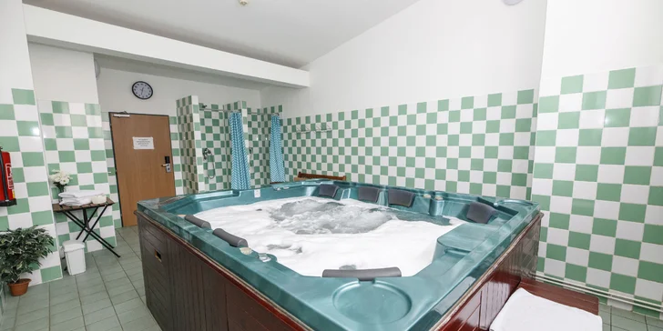 Dovolenka v srdci Třebíča s pamiatkami UNESCO: raňajky alebo polpenzia a bazén neobmedzene