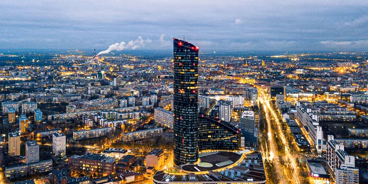 Luxusné apartmány v Sky Tower: najvyššia budova Vroclavu a nedávno aj Poľska, možnosť jacuzzi