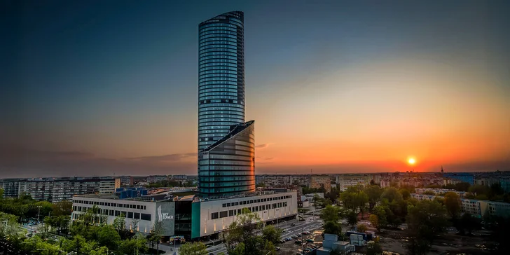 Luxusné apartmány v Sky Tower: najvyššia budova Vroclavu a nedávno aj Poľska, možnosť jacuzzi