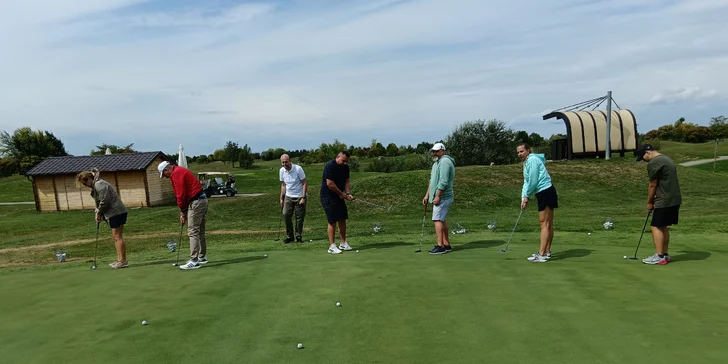 Víkendový skupinový golfový kurz na získanie zelenej karty s majstrom Slovenska Karolom Balnom v Apex golf club v Báči