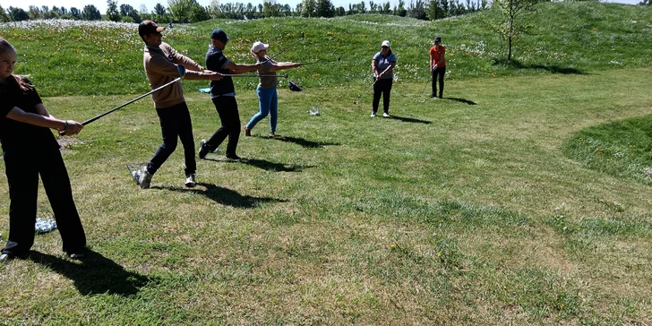 Víkendový skupinový golfový kurz na získanie zelenej karty s majstrom Slovenska Karolom Balnom v Apex golf club v Báči