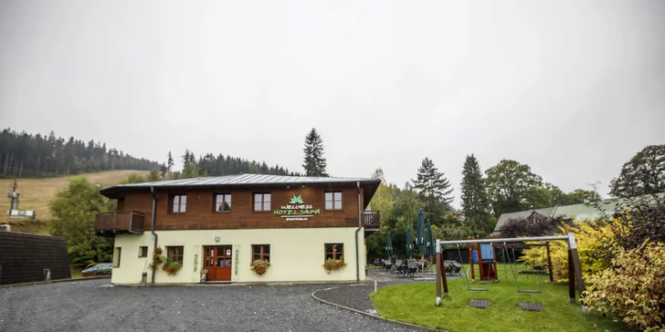 Pobyt v srdci Jeseníkov až pre 8 osôb: polpenzia, vstup do wellness aj masáž
