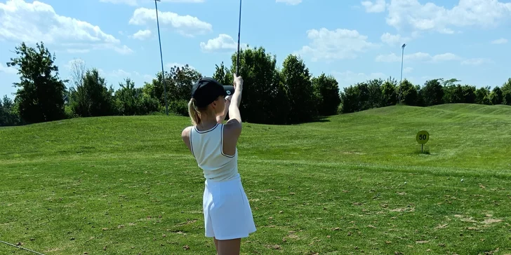Začnite s golfom! Skupinový kurz vrátane vystavenia Štart karty s PGA golfovým profesionálom Karolom Balnom
