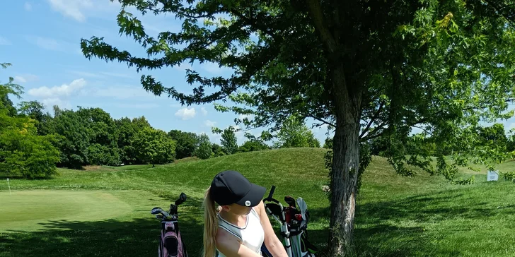 Začnite s golfom! Skupinový kurz vrátane vystavenia Štart karty s PGA golfovým profesionálom Karolom Balnom