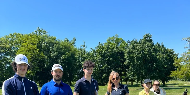 Začnite s golfom! Skupinový kurz vrátane vystavenia Štart karty s PGA golfovým profesionálom Karolom Balnom