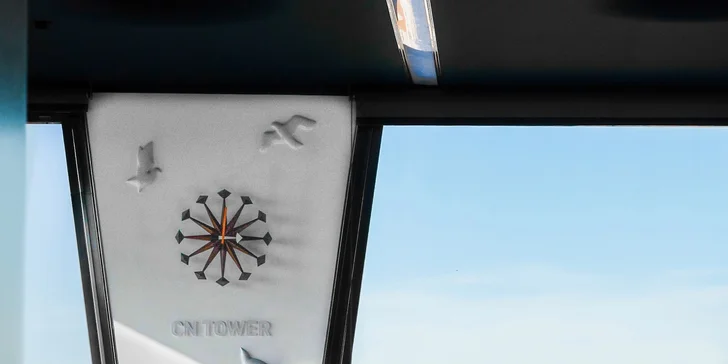 Romantika s výhľadom na Prahu: pobyt v unikátnom hoteli v Žižkovskej veži s raňajkami a vínom