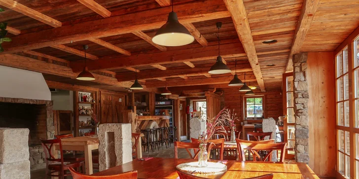 Romantický únik do šumavských lesov: plne vybavený tiny house, raňajky v penzióne