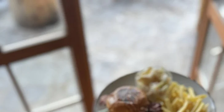 Rozprávkové ubytovanie v šumavskej zrubovej chate: výhľad na Kráľovský Hvozd, možnosť raňajok