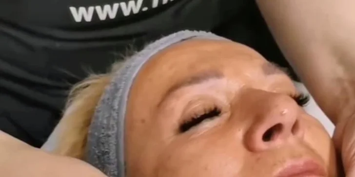 Relaxačná masáž pleti, peeling z koralov so spikulami alebo fotorejuvenizácia pleti