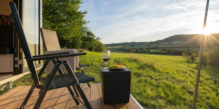Glamping v modernom Tiny house pri Semiloch pre pár aj rodinu