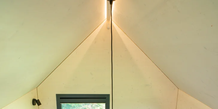 Glamping v modernom Tiny house pri Semiloch pre pár aj rodinu